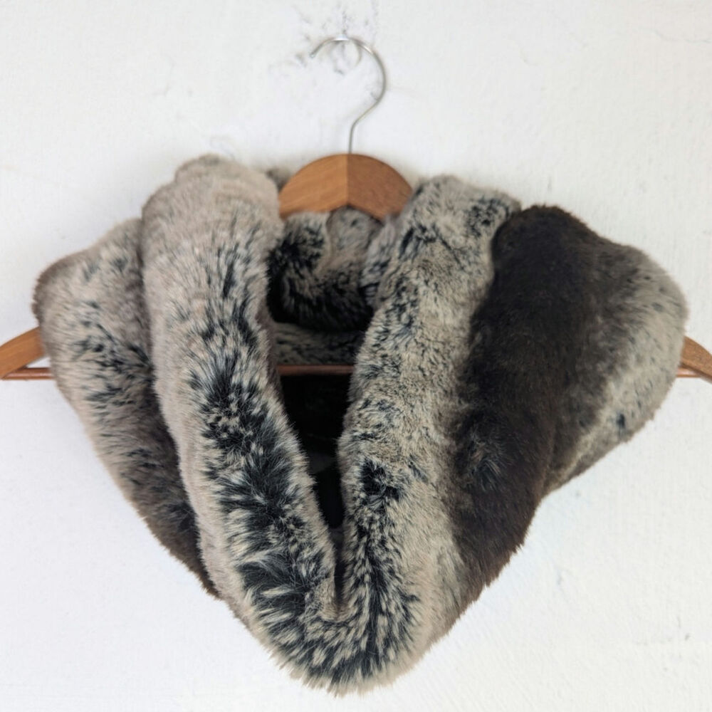 Neiman Marcus Faux Fur Cowl Scarf Grey Black Soft Cozy Warm Mob Wife One Size
